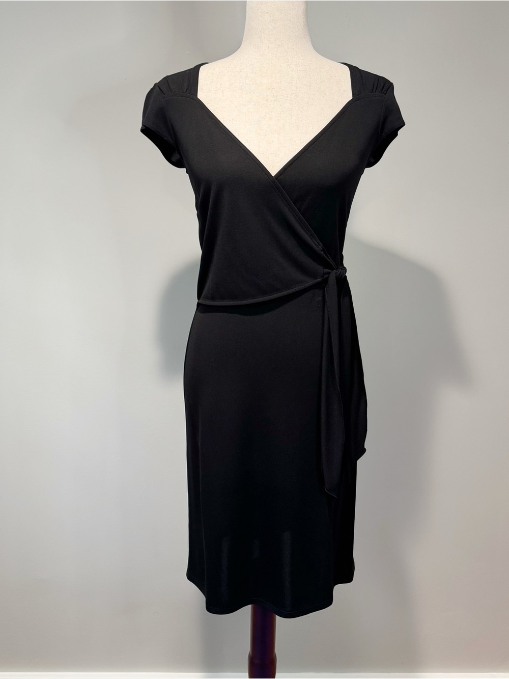 LOFT Size 2 Black Knee Length Wrap Dress Cap Sleeves Career Elevated Basics